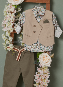 Bαπτιστικά ρούχα αγόρι κοστουμι γιλεκο Μάκης Τσέλιος μπέζ