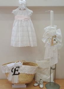 Βαπτιστικά ρούχα για κορίτσι μάκης τσέλιος μπροντερί ψάθινη τσάντα