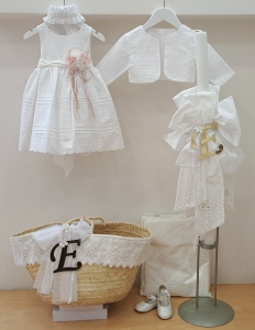 Βαπτιστικά ρούχα για κορίτσι μάκης τσέλιος μπροντερί ψάθινη τσάντα