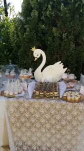 στολισμος εκκλησιας βαπτισης για κοριτσι με candy bar θεμα βαπτισης κυκνος