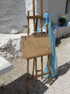 Στολισμός εκκλησιας βαπτισης με γυαλες με χυμους και candy bar