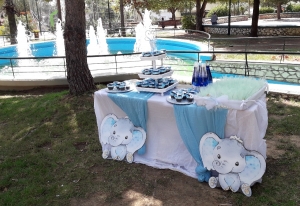Στολισμος εκκλησιας βαπτισης candy bar γλυκυσματα μπισκότα μακαρόν μπεζέδες donuts